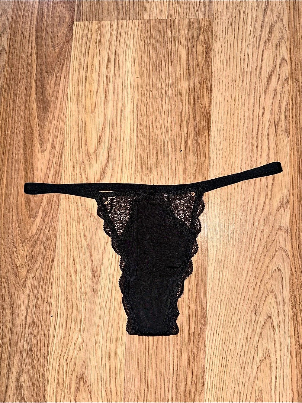 Victoria's Secret Dream Angels Lace Trim V-String Panty Black size medium